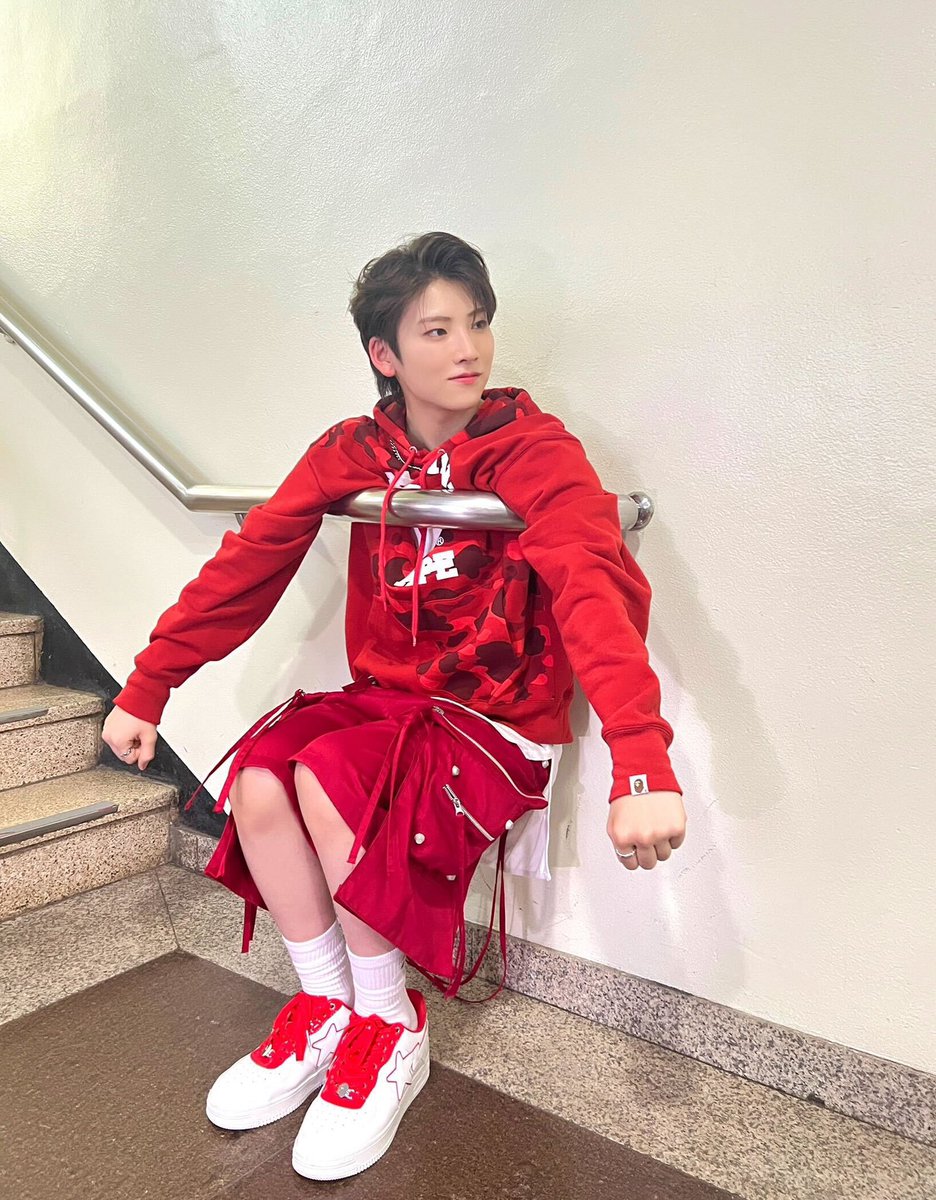andTEAM_members's tweet photo. 유명한 계단 😛 
#andTEAM #YUMA https://t.co/TPcdlU4CR3