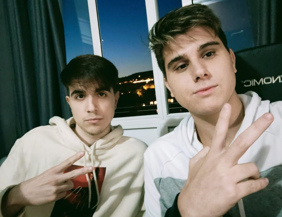 Hylissangista's tweet photo. No creo que una simple foto de los junglas de Fnatic y Mad Lions tenga más interacciones que la mismisima cuenta de la LEC. https://t.co/igdRsKUxOd