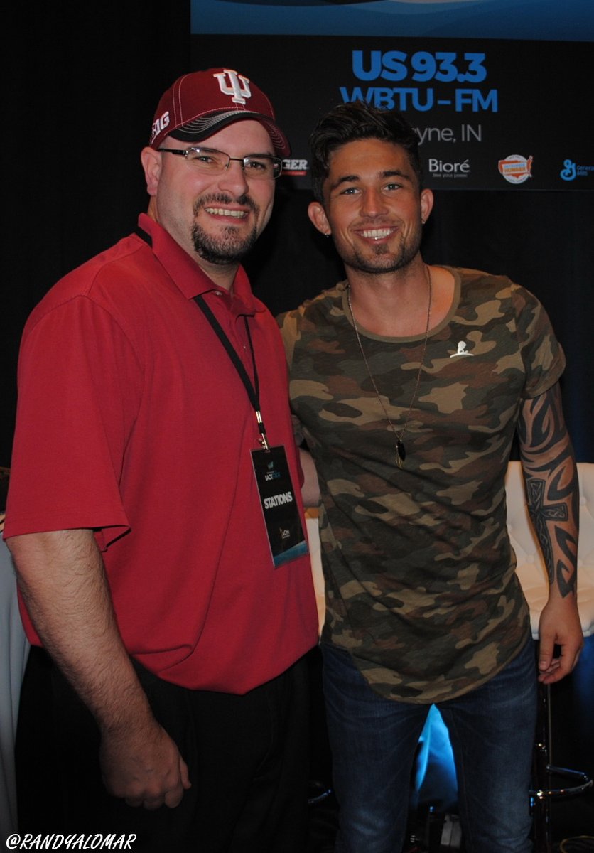 RandyAlomar's tweet photo. Pick up the new 6 song EP from my bud @Michaelraymusic today! "Dive Bars &amp; Broken Hearts". It's amazing! #DiveBarsAndBrokenHearts https://t.co/wEOw2BT0cw
