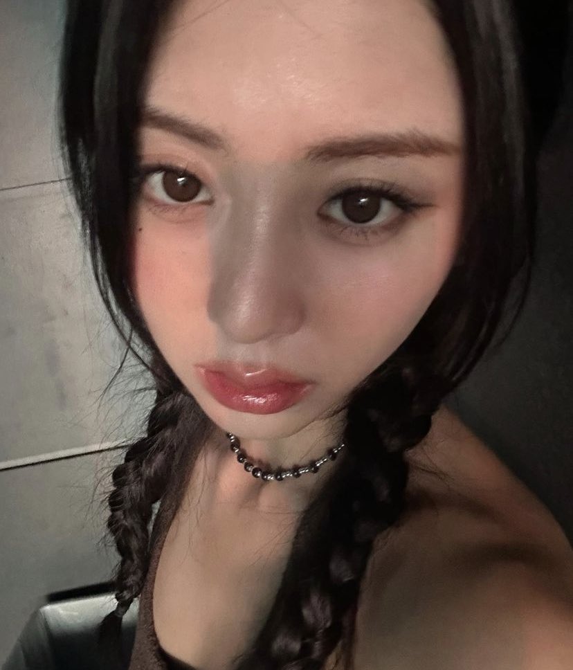 le-sserafim-pics-on-twitter-lesserafim-unforgiven-weverse-photocard