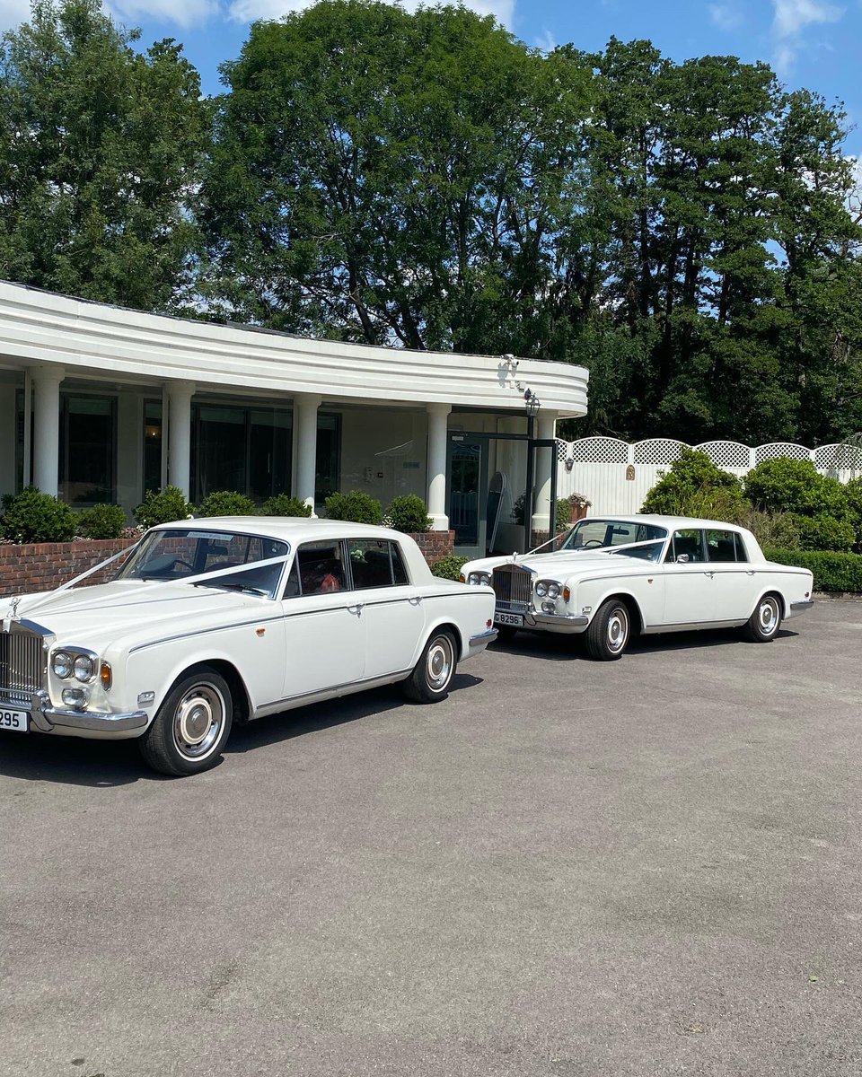 southseawedding's tweet photo. Our two White Rolls Royce Silver Shadows over at @SouthdownsManor what an idyllic location for a countryside Wedding. #craneswaterweddingcars #southdownsmanor #southsea #weddingtransport https://t.co/lLMsFVEfYV