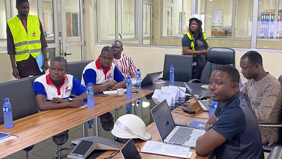 ABMAQ_Officiel's tweet photo. Jour 3 de la formation post-JNQ 2022 chez le Sponsor Officiel, CIMASSO sur "Système de Management de la Continuité d’Activité (SMCA)".
Les participants divisés en 2 groupes (CIMFASO et CIMASSO) font les restitutions des travaux de groupe en plénière.
#SMCA #quality #BurkinaFaso https://t.co/GmWjNSZrEK