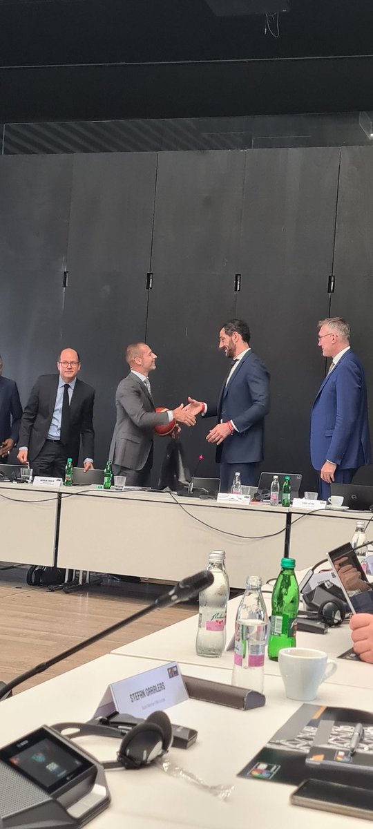 Stjórnarfundur hja FIBA Europe í Ljubljana Slóveníu, heimamaðurinn Aleksander Čeferin forseti UEFA var gestur fundarins en hann og Jorge Garbajosa forseti FIBA Europe ræddu hversu mikilvægt samstarf þeirra væri og annarra íþróttagreina #korfubolti