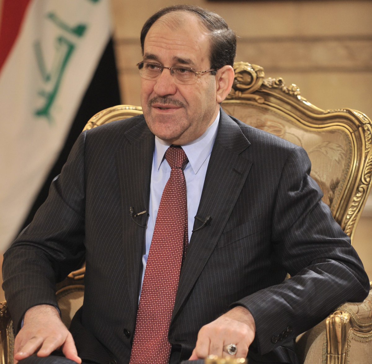 انت الجدامك ضل مداير،،، لايذ بكتار الحايوز 

 #المالكي_حامي_الدوله_وراعيها