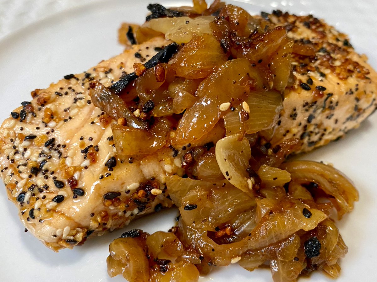 Essau1969's tweet photo. About last night! #Salmon pan fried with #EverythingSeasoning and topped with #FireRoasted Onions that were tossed with a splash of #SoySauce #FastDinnerRecipe 😋 #Food #Foodie #Yum https://t.co/LCTNr5EhxE