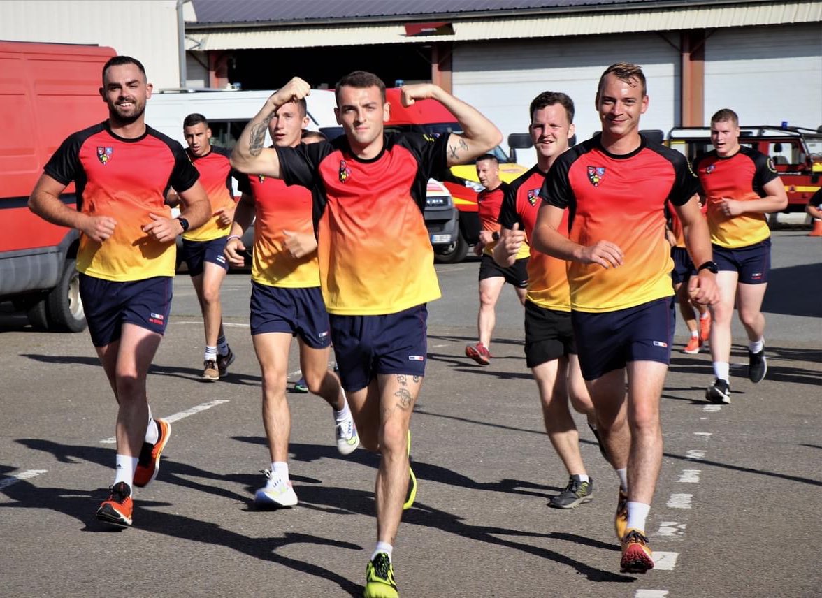 riisc_1's tweet photo. 🔥En cette #JournéeOlympique, nos sapeurs-sauveteurs vont «plus vite, plus haut, plus fort, ensemble» pour #TenirLEffort #AvecNosBlessés ! Nos #militaires de l’#UIISC1 ont parcouru 2️⃣7️⃣5️⃣0️⃣0️⃣ kilomètres au total. Défi relevé pour nos Blessés : la reconstruction, tous concernés ! https://t.co/4tJn6FisTz