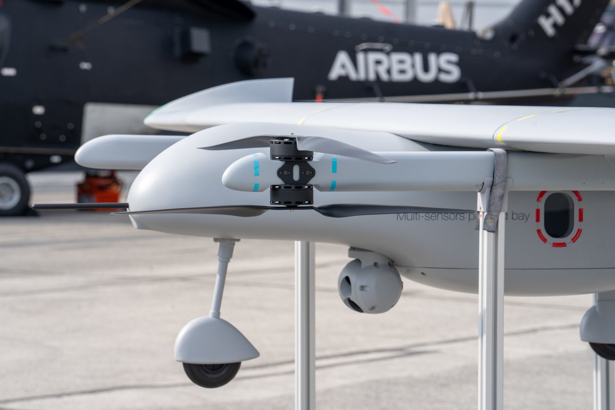 AirbusDefence's tweet photo. Our new drone #CapaX at #ParisAirShow by our subsidiary SURVEY Copter. This modular, multi-configurations light tactical #UAS allows for flexible adaptation to serve a wide range of needs. Here are a few facts:
📦 Min 10 kg payload capacity
⚪ Multi sensors payload capacity
☁️ 9,642 feet (3,000 m) max altitude
⏱️ min. speed: 0 kts (0 km/h) - max. speed 81 kts (150 km/h)
⬆️ Vertical take-off
⬇️ Vertical landing
Learn more about it here: https://t.co/qEHoi8ildR