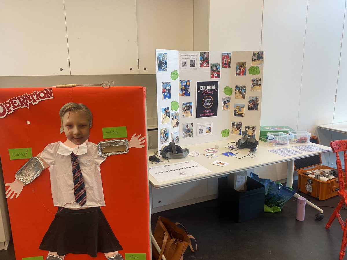 Some lucky pupils spent the morning at @VADundee for a STEM celebrations held by @UoD_Structures. We displayed our Exploring Electrics project led by the P6 @YoungSTEMLeader in primary 2. Giant Operation was a big success ⚡️