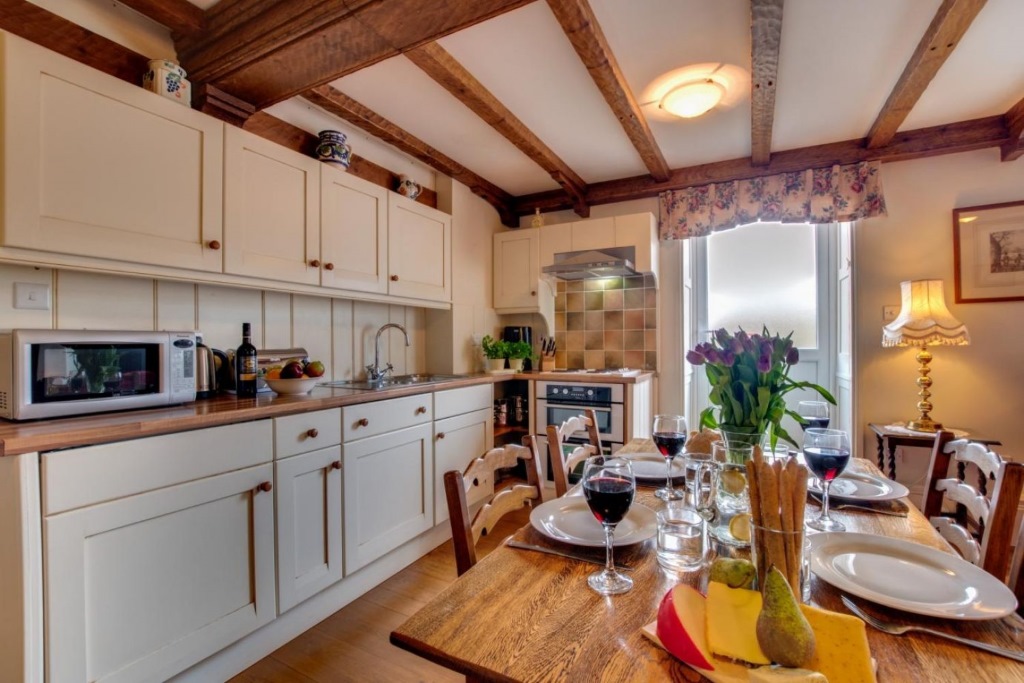aroundaboutbrit's tweet photo. 🏡Set amidst 6 acres of picturesque gardens, a wildflower meadow, and grass paddocks, this luxurious accommodation is the perfect getaway a rural retreat. https://t.co/M2ahNZnDS7
#MiddleheadCottages #RuralRetreat #NorthYorkshire #Cottage #Stape #Pickering #Cottagecore #HotTub https://t.co/EQF36oQSoS
