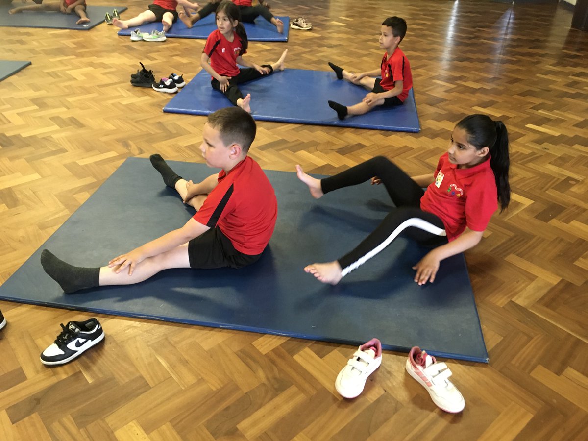 NewOscottPS's tweet photo. Year 2 are enjoying a yoga session for Health Week #HealthForLife #Modelez https://t.co/oGZIprn4In