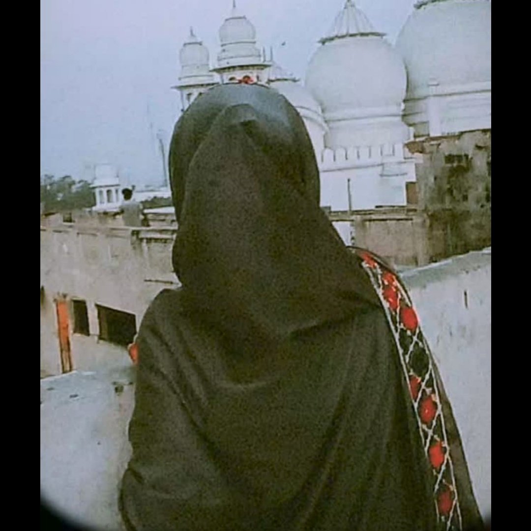 तुम लफ़्ज़ों से खेल के अब....आबाद किसे करते हो यार, 
वो इश्क़ विश्क़ जो भी था मेरे बाद किसे करते हो यार... 🤗