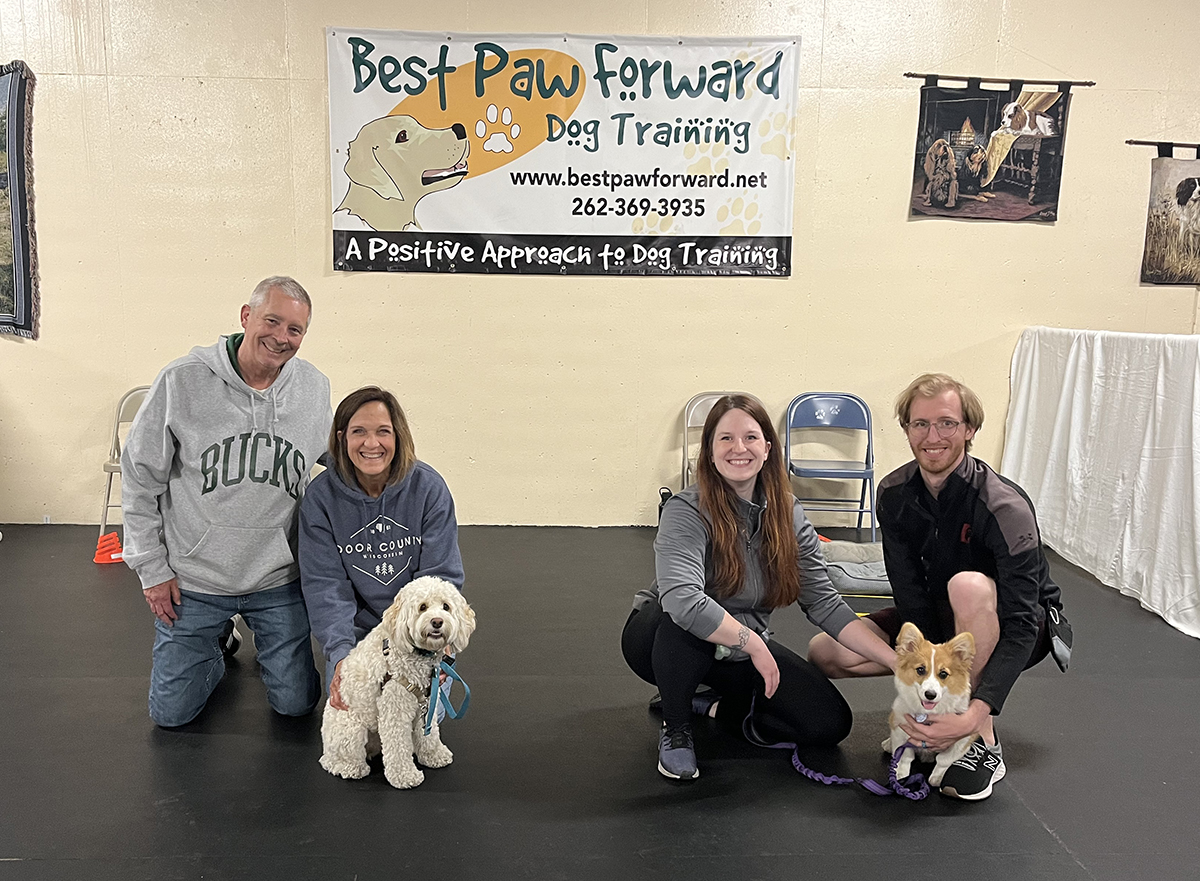 Congrats #EverydayEssentials grads! This class has a three-part focus: working on helping our #dogs be more comfortable with grooming/veterinary handling, practicing #leashwalking skills and discussing various behavioral concerns. #GradPhotos #Grooming #VeterinaryVisit #Handling