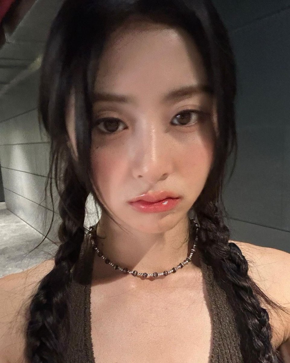 hot girl huh yunjin