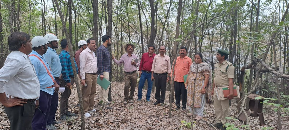 DFO Khammam along with the FDO, Sathupally, Staff and Singareni Officials attended the tour programme of DIGF, MoEF&CC, Hyderabad for inspection of FCA projects of Singareni Coal Mines areas. @dobriyalrm @pargaien @SVSifs @HarithaHaram @moefcc @Collector_KMM @HiHyderabad