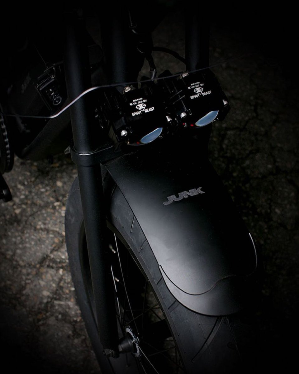 sohee customised her own mopez bike omg?? the 'junk' engraving is so pretty 🥹
