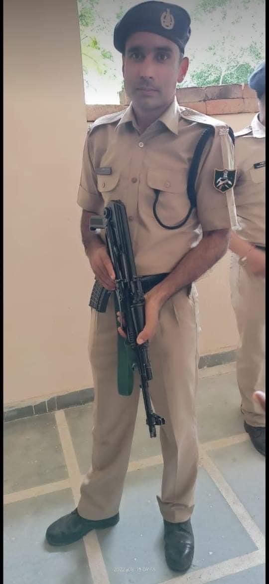 भूपसिंह मीणा ITBP में कांस्टेबल के पद पर कार्यरत थे। सेकेंड इन कमांड ऑफ़िसर लोकपाल सिंह ने अपने घर पर कार्य के लिए पर रख रखा था। ऑफिसर लोकपाल सिंह के बेटे दिग्विजय सिंह ने कॉन्स्टेबल भूपसिंह मीणा के ऊपर 6गोलियाँ चलाकर उनकी दिनदहाड़े हत्या कर दी। शर्मनाक। #JusticeForBhupsinghMeena