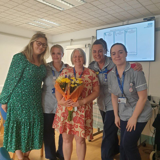 Wow a great morning with my CLiP students reflecting on their placement. It’s been fantastic watching them grow and listening to their reflections today. Thank you for my flowers 💐 <a href="/AlicePUNC21/">Alice Moyse</a> <a href="/punc22x/">Lauren Parker 🏳️‍🌈🦇</a> @UOPunc <a href="/SomersetFT/">Somerset NHS Foundation Trust</a> <a href="/hayleypeters/">Hayley Peters RN</a> <a href="/AnnieTa95807577/">Annie Taylor</a>