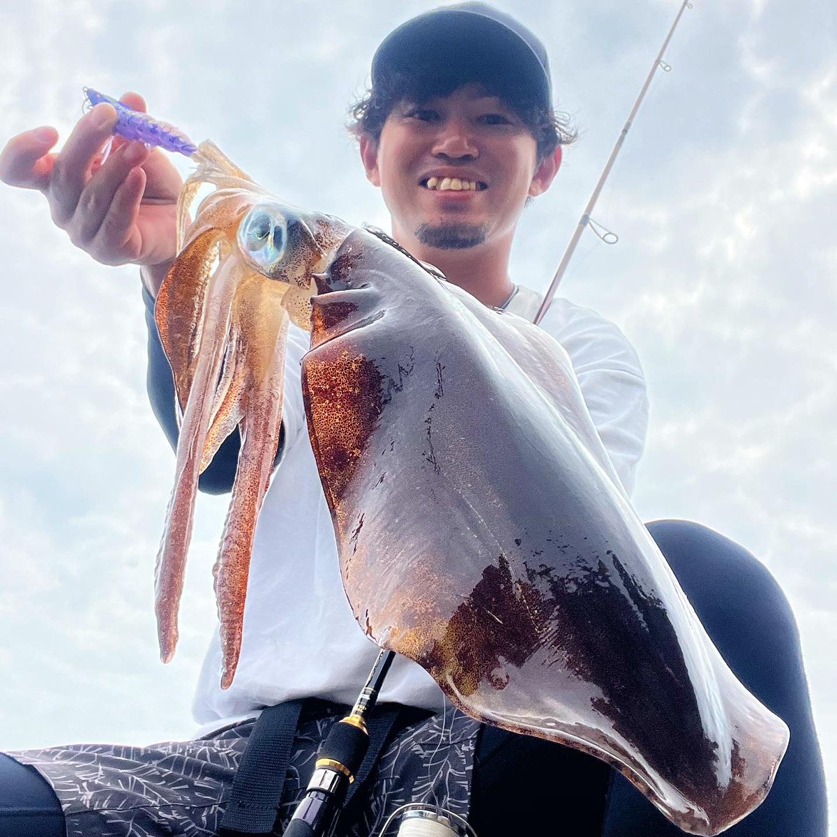 buchi_tsuri's tweet photo. 1時間半ヤエン、ポイント移動して2時間エギング。この時期にしては珍しく全部キロアップで満足の行く釣行だった✨

#デュエル #DUEL #デュエルサポーター #5期生 #エギング #アオリイカ #春イカ #山口県 #ぶちつりTV #ヤエン https://t.co/qP0Gk0z5qZ