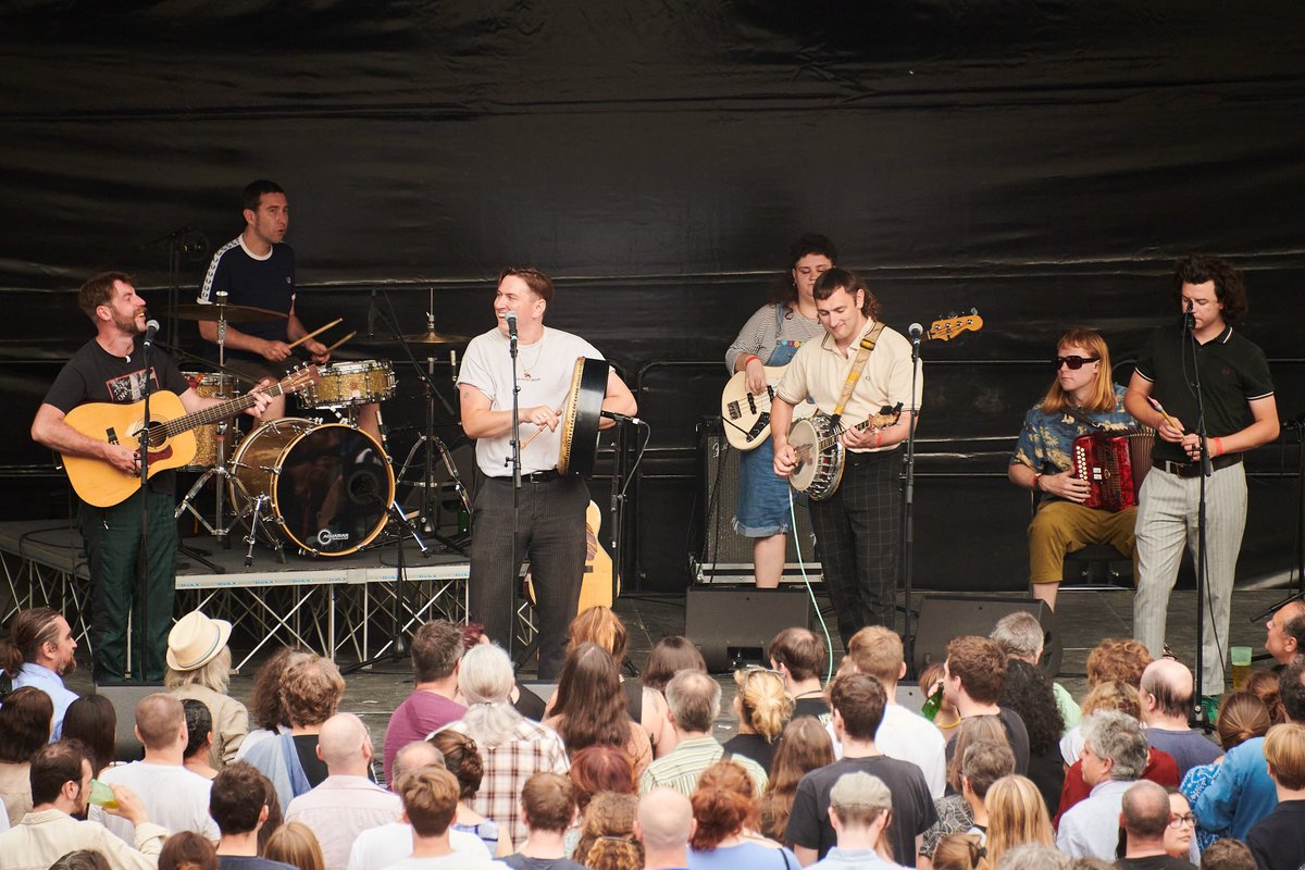 Vous avez été près de 4000 à venir voir @Varo_Dublin, @ClareSandsCeol et The @marywallopers pour la Fête de la Musique !! Merci aux groupes et au public pour cette belle ambiance ! 🎼☀️