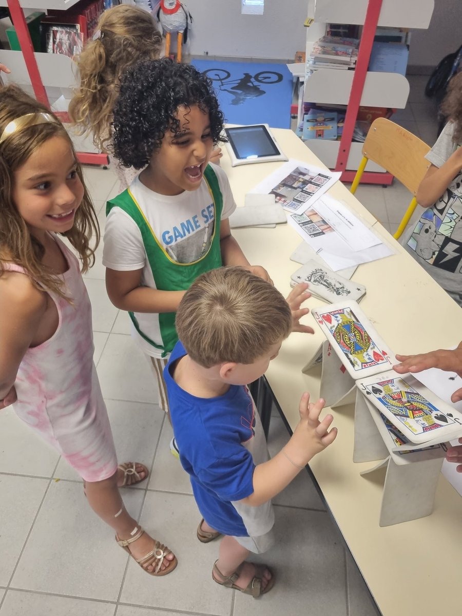 Semaine des mathématiques. Liaison GS/CP
Du bien-être chez les adultes et chez les éleves. 
Un investissement remarquable à Propriano pour que les élèves voient les mathématiques autrement. 👏