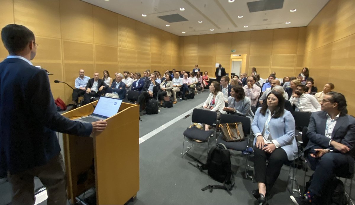 Full room at the International PSC Study Group meeting during the @EASLnews #EASLCongress in Vienna today; the way science should work, an entire research community pulling in the same direction; towards improving outcomes and lives of people with PSC. @PSCPartners @PSCSupportUK