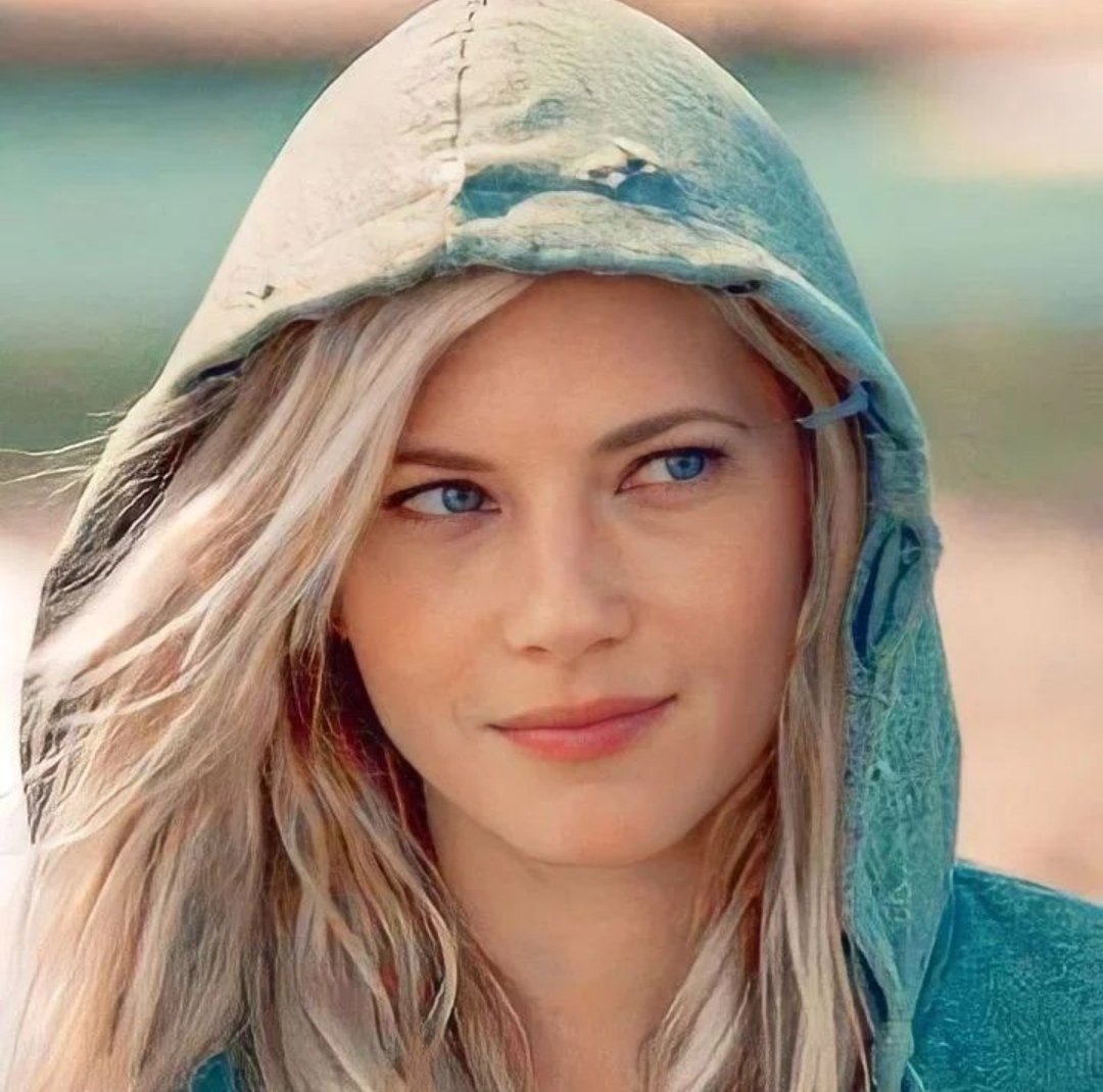 Yaşım 27, sana 54 senedir aşığım..🥰
@KatherynWinnick