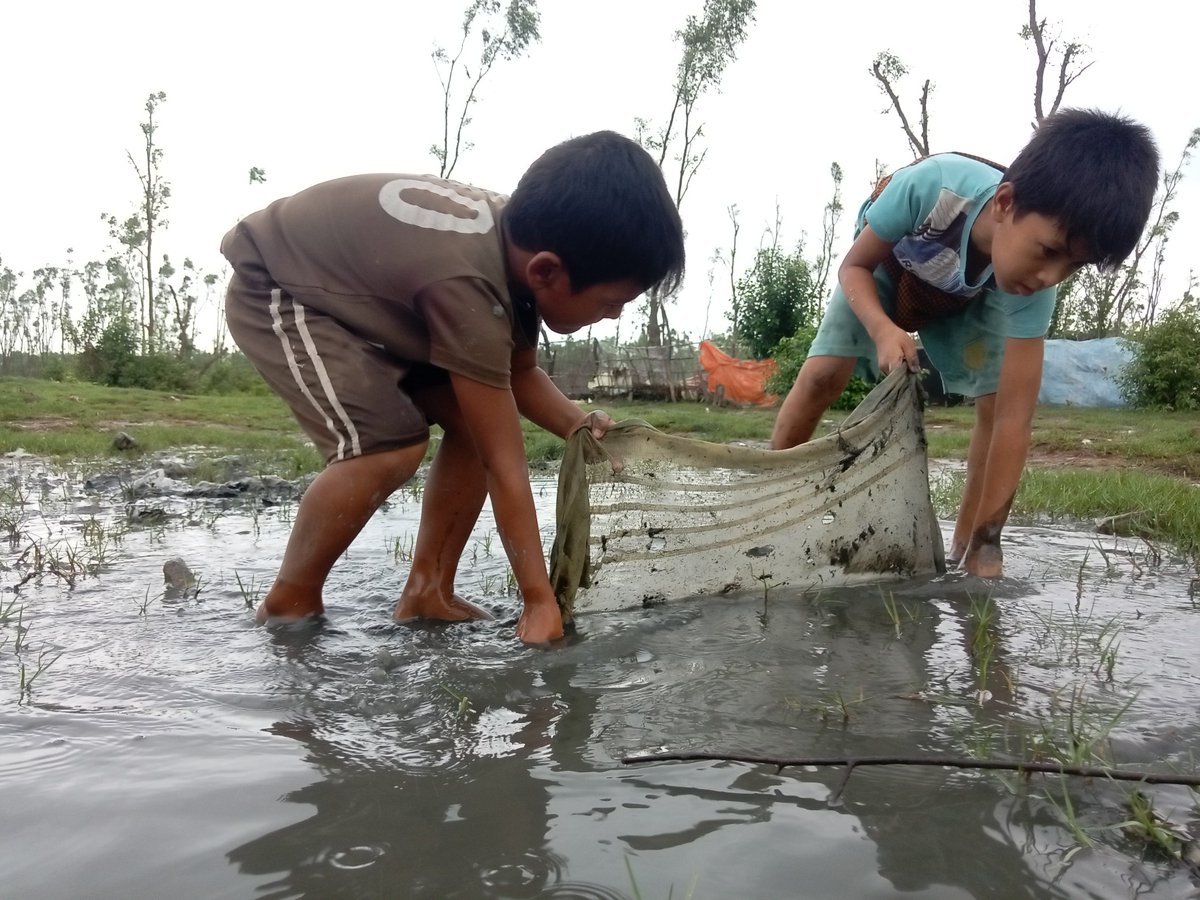 Bhasanchar Rohingya refugee children and men fishing. See these pictures of fishing. What are your feelings? 
#Bhasanchar
#Rohingya
#Refugees
#fishing
#Photo
#streetphotography