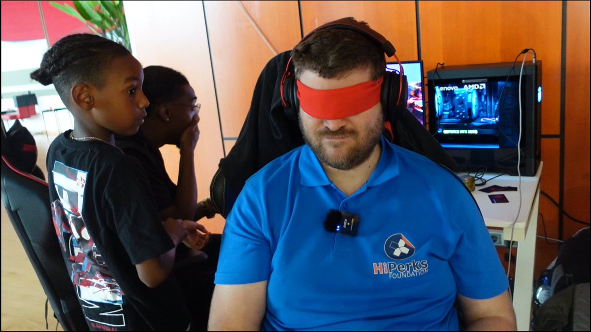 SvenvandeWege's tweet photo. This guy didn't believe I was completely blind after beating him in #sfv during MCom 2023. So, we tried again while I turned my back to the screen. Perfect K.O.! and GGS! #BlindWarriorSven #FGC #streetfighter https://t.co/ZL5Q9yui2K