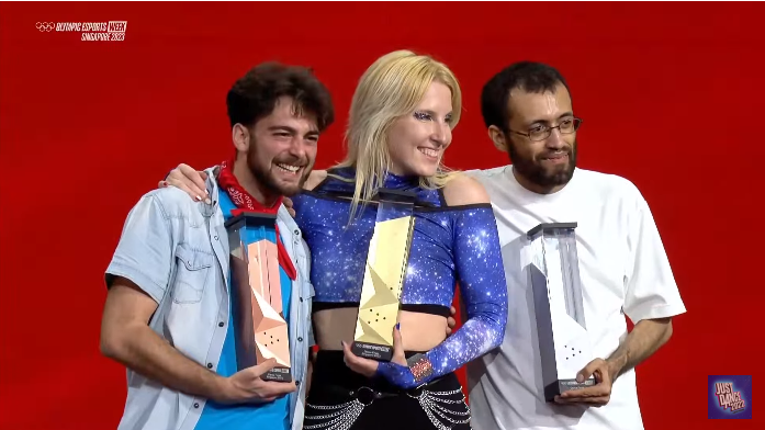 VaneRedLady's tweet photo. Felicidades al top 3 de #JustDance en #OlympicEsportsWeek 

🥇 @TheFairyDina 
🥈 @Aazzlano 
🥉 @antoninopo https://t.co/WDiqFo34re