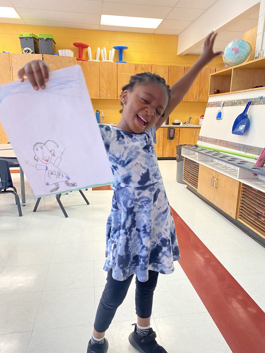 2022Kpb's tweet photo. This friend made a very accurate self portrait! 💃🏼 https://t.co/FyIGk8Njou