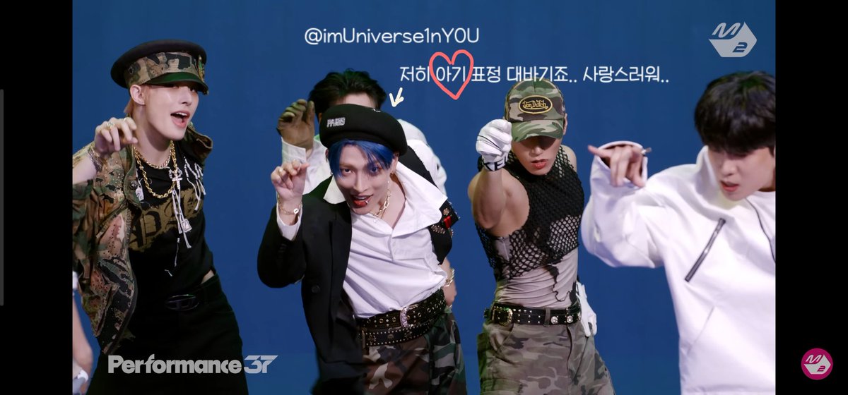 imUniverse1nY0U's tweet photo. @M2MPD @ATEEZofficial 저의 가장 인상깊은 퍼포먼스 PICK은?!
바로 홍중이가 센터에서 광기어린 표정을 하는 부분인데요!!
ㄴ그게 퍼포먼스인가요?
ㄴㄴ 쉿.. 나의 아기 고양이가 춤 추고 잇자나용..
안그래도 정신 못차리는 비주얼을 아주 그냥 제대로 담아내서 이 부분을 무한 반복중이랍니땨♡
#Performance37_ATEEZ https://t.co/z4o8zK5nea