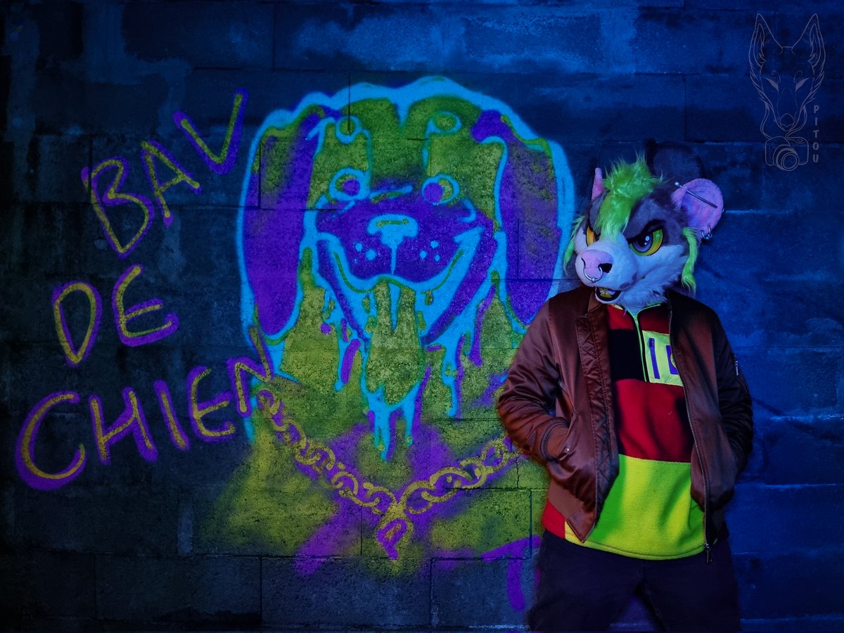 💦 Bav de chien💦
#FursuitFriday

Art by <a href="/goatygoods/">Tobi | fursuit maker</a> 🎨
Fursuit : <a href="/Meoxie/">Max / Meoxie</a> 💚