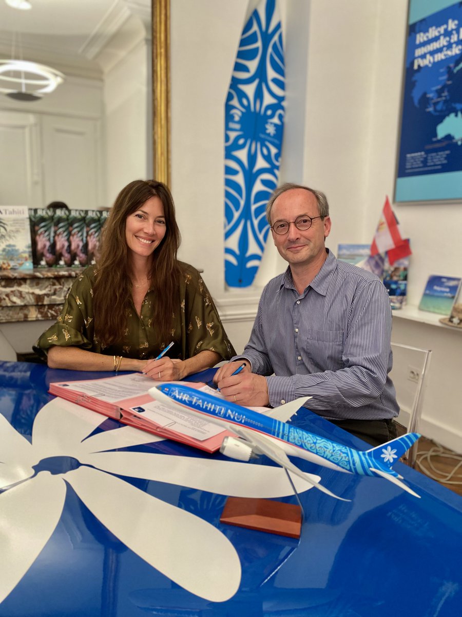 AirTahitiNuiFR's tweet photo. [#AirTahitiNuiAmbassadors] C'est officiel, @MarevaGalanter est ambassadrice Air Tahiti Nui France ✈️  

"Nous sommes heureux de nous associer à Mareva, l'une des personnalités tahitiennes les plus emblématiques en métropole!" - Jean-Marc Hastings, Directeur France &amp; Europe https://t.co/WfFhbcVo2D