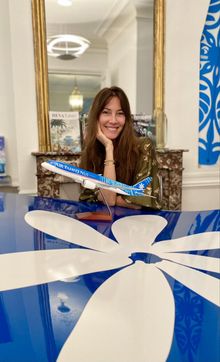 AirTahitiNuiFR's tweet photo. [#AirTahitiNuiAmbassadors] C'est officiel, @MarevaGalanter est ambassadrice Air Tahiti Nui France ✈️  

"Nous sommes heureux de nous associer à Mareva, l'une des personnalités tahitiennes les plus emblématiques en métropole!" - Jean-Marc Hastings, Directeur France &amp; Europe https://t.co/WfFhbcVo2D