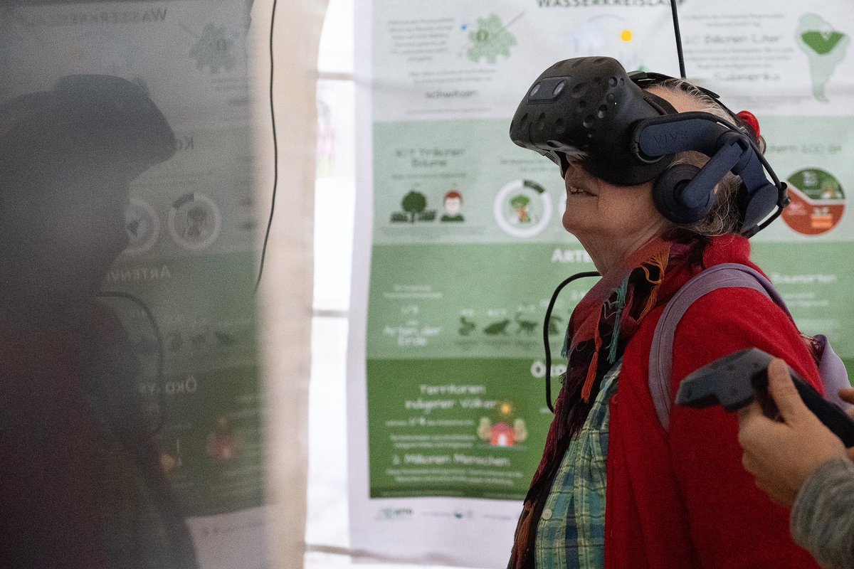 mpi_nat's tweet photo. From molecules and the sun☀ to “super diversity”, wind turbines🌬, and the climate to criminals and our brain🧠 – learn about it all at today’s #ScienceMarket in front of the old town hall in #Goettingen. #MaxPlanck75 #MaxPlanckDay https://t.co/RQrdzxyLUN