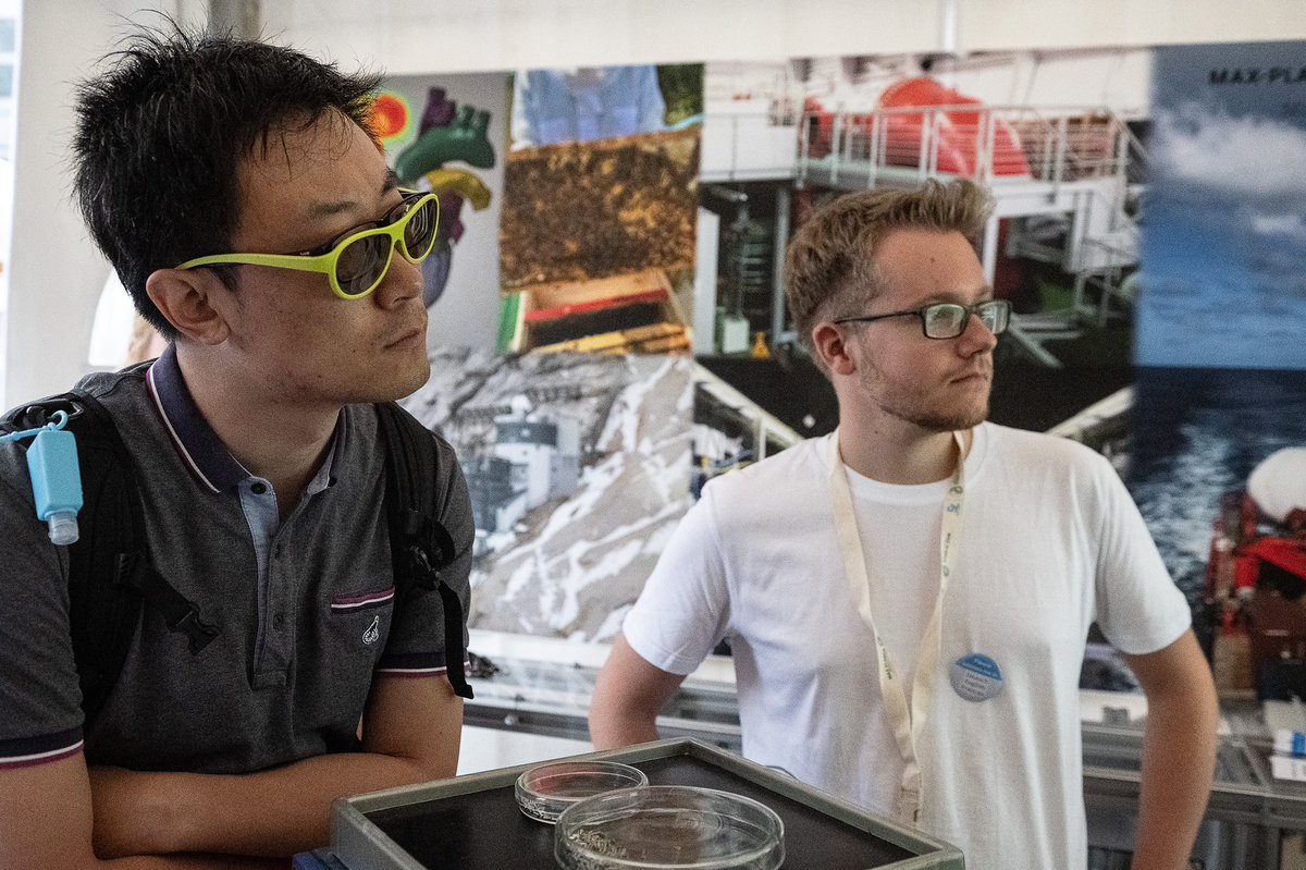 mpi_nat's tweet photo. From molecules and the sun☀ to “super diversity”, wind turbines🌬, and the climate to criminals and our brain🧠 – learn about it all at today’s #ScienceMarket in front of the old town hall in #Goettingen. #MaxPlanck75 #MaxPlanckDay https://t.co/RQrdzxyLUN