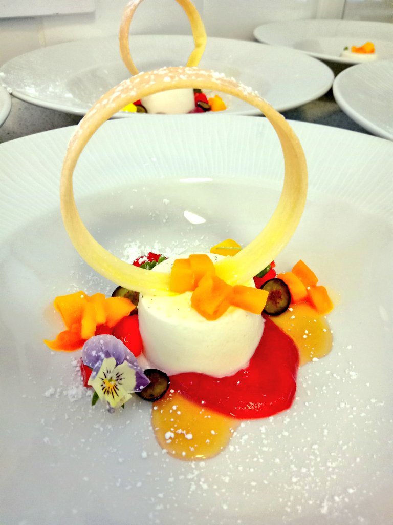 jonoshart's tweet photo. Beautiful colours on the plate for our guests for lunch today @BlundellsSchool @blundellsprep https://t.co/BiVc9XjXP2