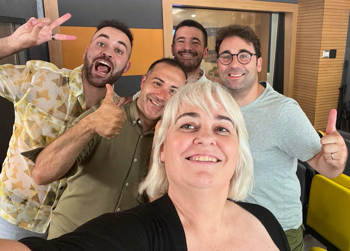 PopapCatradio's tweet image. 🔊 Recupera el #Popap d’avui!

🔹(4') @JauBorja89 i el ‘Grup de #WhatsApp’ d'apassionats per #SantJoan2023 🧨💥🥳

🔹(34') Crònica de #xarxes amb @SCreusO

🔹(36') La llista de @JoanArenyes 🎶

👇
ccma.cat/catradio/alaca…

#GentPopap @CatalunyaRadio