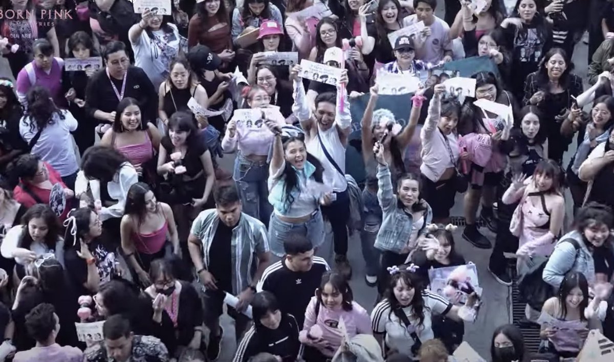 BLACKPINKMX1's tweet photo. Realmente no procesamos que pudimos lograr este proyecto de sombreros de mariachi, muchas gracias por todo el apoyo y la paciencia durante el proceso de los Fan Project, 💕 así como los banner nos alegra que lo hayan disfrutado, ¡celebren su logro! porque fue de parte de todo Blink México 🇲🇽💪💕   

¡SOMOS CHINGONES! 👏🏻👏🏻

#BLACKPINKMÉXICO #BLACKPINK