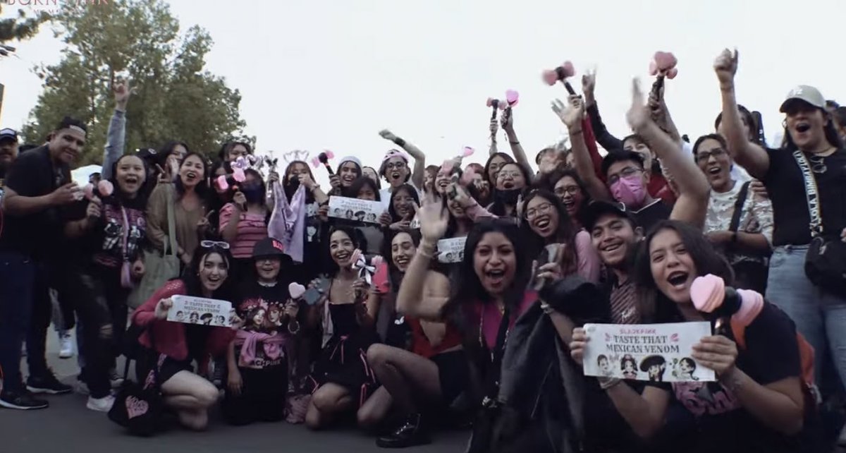 BLACKPINKMX1's tweet photo. Realmente no procesamos que pudimos lograr este proyecto de sombreros de mariachi, muchas gracias por todo el apoyo y la paciencia durante el proceso de los Fan Project, 💕 así como los banner nos alegra que lo hayan disfrutado, ¡celebren su logro! porque fue de parte de todo Blink México 🇲🇽💪💕   

¡SOMOS CHINGONES! 👏🏻👏🏻

#BLACKPINKMÉXICO #BLACKPINK