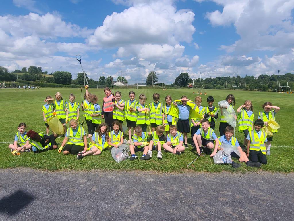 ButlersbridgeTT's tweet photo. 🌼🌼Well done to pupils  in Butlersbridge NS who, along with their teachers, were very busy collecting litter in the football field during the week. A great job was done and many thanks to Mrs Jennifer Fitzpatrick for co ordinating the event. 1/2 https://t.co/rmSrSCNvE3