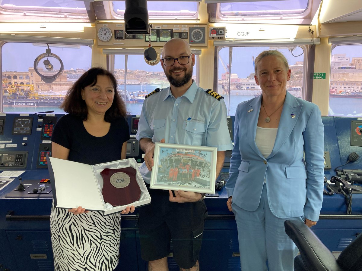 Tour of vessel with @vitcheva_eu, Director-General at @EU_MARE 🌊@EU_Commission🇪🇺 

The three EFCA patrol vessels are additional platforms for fisheries inspections in European and international waters.

#WeAssist
#CommonFisheriesPolicy🐠🐡