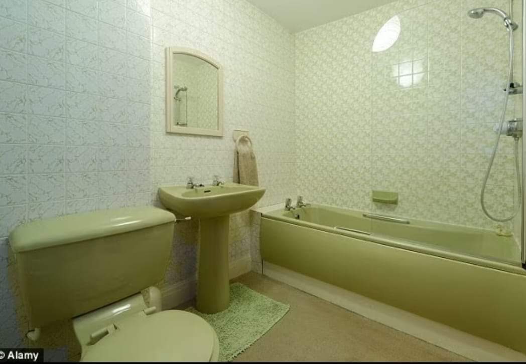 DesignerDecor01's tweet image. Bathroom suites in the 80's.....

#Bath #bathroom #homedecor