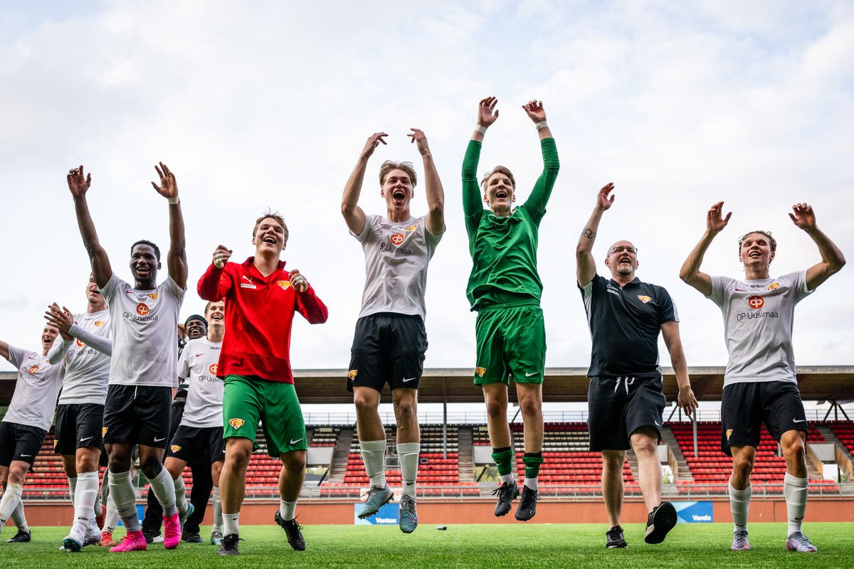 Kuvia eilisestä Miesten Suomen Cupin 6. kierroksen ottelusta <a href="/vjs_vantaa/">VJS Vantaa</a> v <a href="/PalloIirot/">Pallo-Iirot</a>. Cup-huumaa parhaimmillaan. 🔥

Matsin koko 50 kuvan nippu löytyy täältä: r1kuexposures.kuvat.fi/kuvat/Jalkapal…

#VJS #PalloIirot #SuomenCup #Kakkonen #Kolmonen