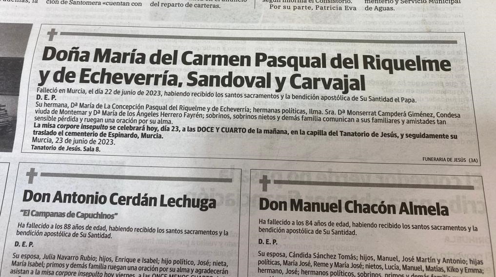 antoniobotias's tweet image. ¿Quién era esta murciana de tantos apellidos? La anciana que se asomaba cada Viernes Santo al balcón de su palacete en la calle Salzillo a ver pasar las imágenes del genial autor, de quien era descendiente directa. Y emparentada con casi toda la nobleza de la ciudad.