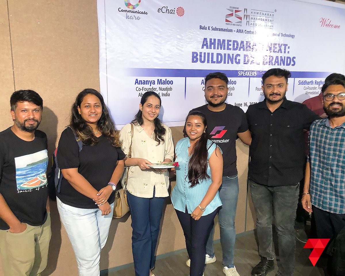 7SpanHQ's tweet photo. @VepaarHQ team at @eChaiVentures meetup on Building #d2c Brands!😍
We had the pleasure of meeting the founders of Paradyes and Nuutjob who have raised their funding from @sharktankindia🥳
#echaimeetup #brands #meetup #team https://t.co/QDAfkeg2A3