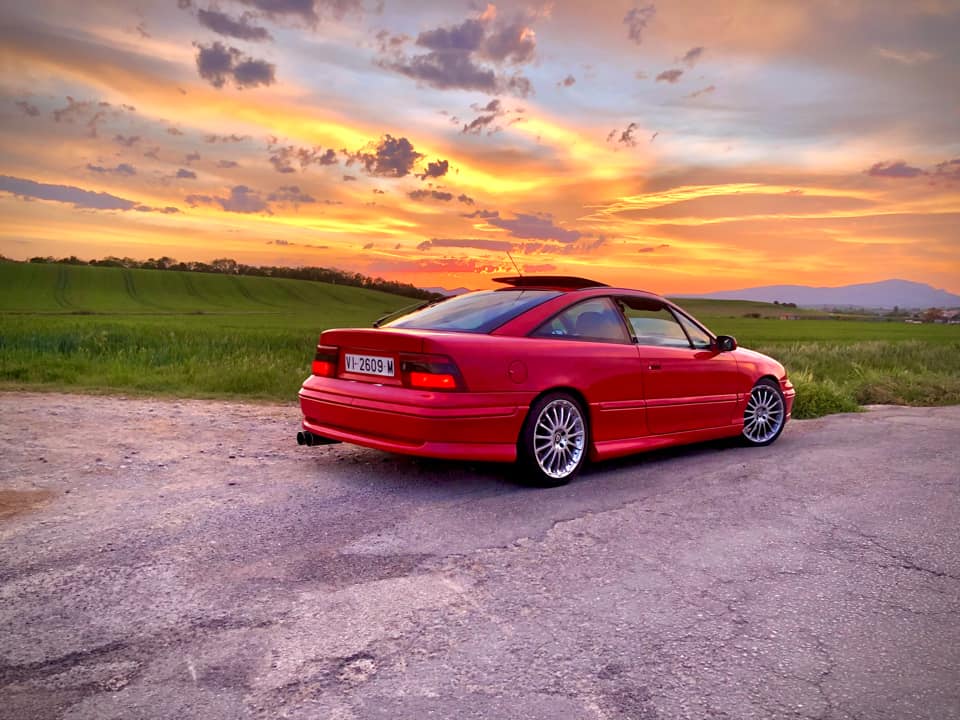 AutoPremierOpel's tweet photo. Una brisa veraniega en los Alpes Suizos mientras conduces tu Opel. @seeyou_in ha sabido retratar esta sensación a la perfección. Si tú también tienes una foto de tu Opel que podría brillar en nuestro perfil, sube una foto con el #OpelLover y presume de Opel ✨ https://t.co/Iekj8hdgva