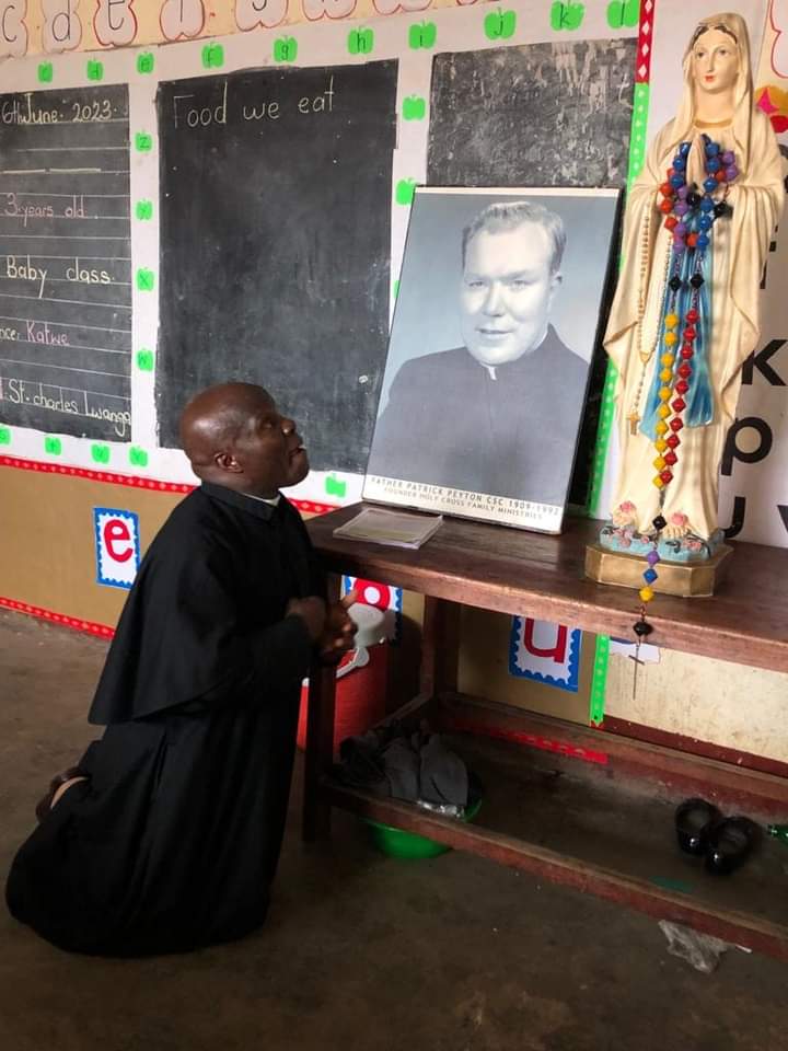 hcfmeafrica's tweet image. #PrayDaily 

When life is rough PRAY and when life is also great PRAY.

#HolyCrossFamilyMinistries
#HelpingFamiliesPray
#CalmDownAndPray