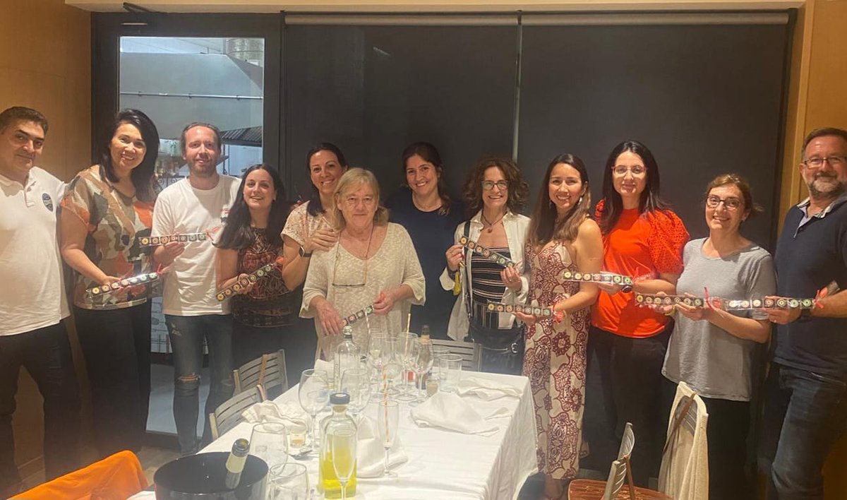 Joseluisrodenas's tweet photo. Orgull d' #AP #AtencióPrimària #AtenciónPrimaria . La paraula més maca de la nit : il.lusió. #DreamTeam @LauraConangla @espe_naval @mribasd @Conan106 &amp; Co https://t.co/ZNkKFcs7LF
