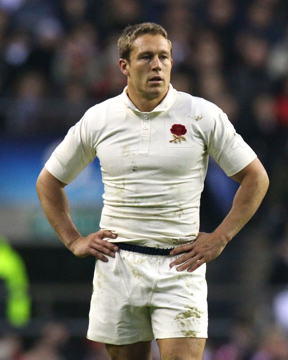 RT if you're a fan of this retro kit from @EnglandRugby's clash with Wales in 2010 🌹

#GuinnessSixNations